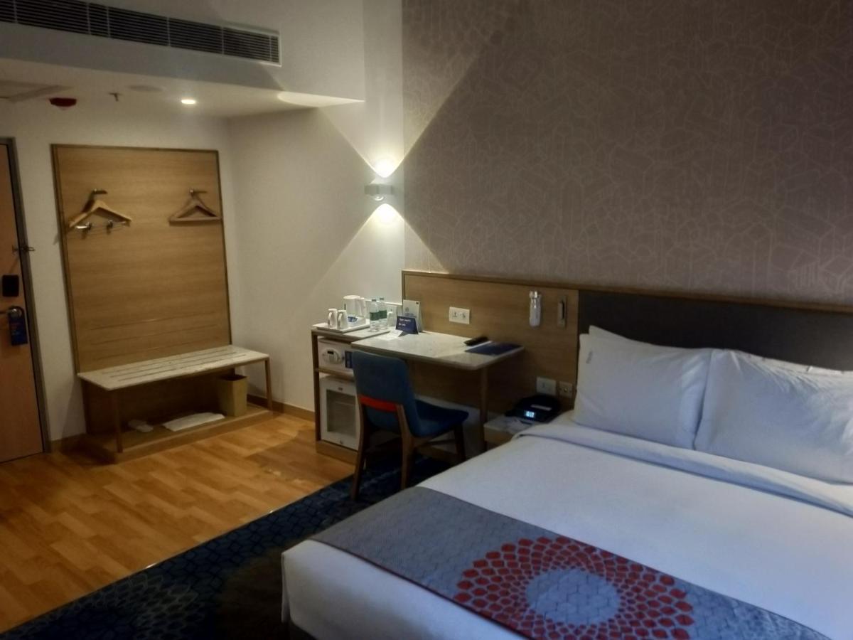 Holiday Inn Express Gurugram Sector 50 By Ihg Gurgáon Exteriér fotografie