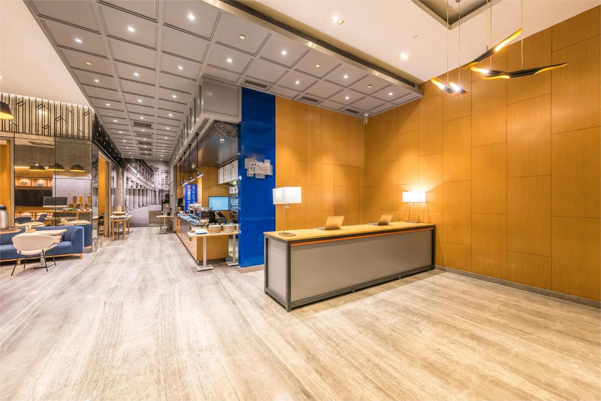 Holiday Inn Express Gurugram Sector 50 By Ihg Gurgáon Exteriér fotografie