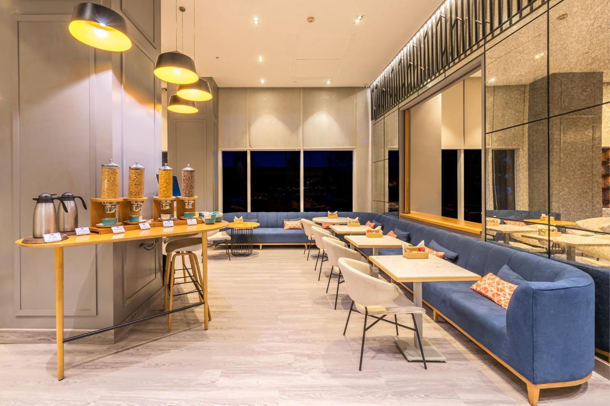 Holiday Inn Express Gurugram Sector 50 By Ihg Gurgáon Exteriér fotografie