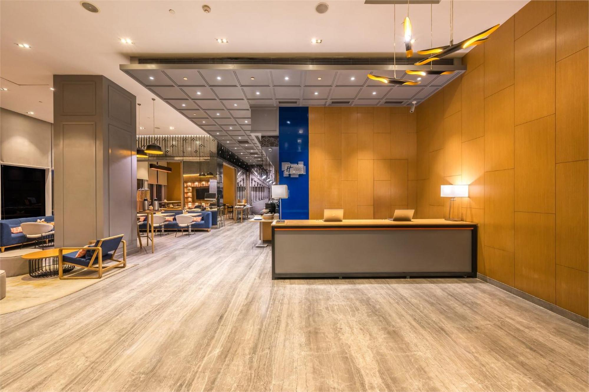 Holiday Inn Express Gurugram Sector 50 By Ihg Gurgáon Exteriér fotografie